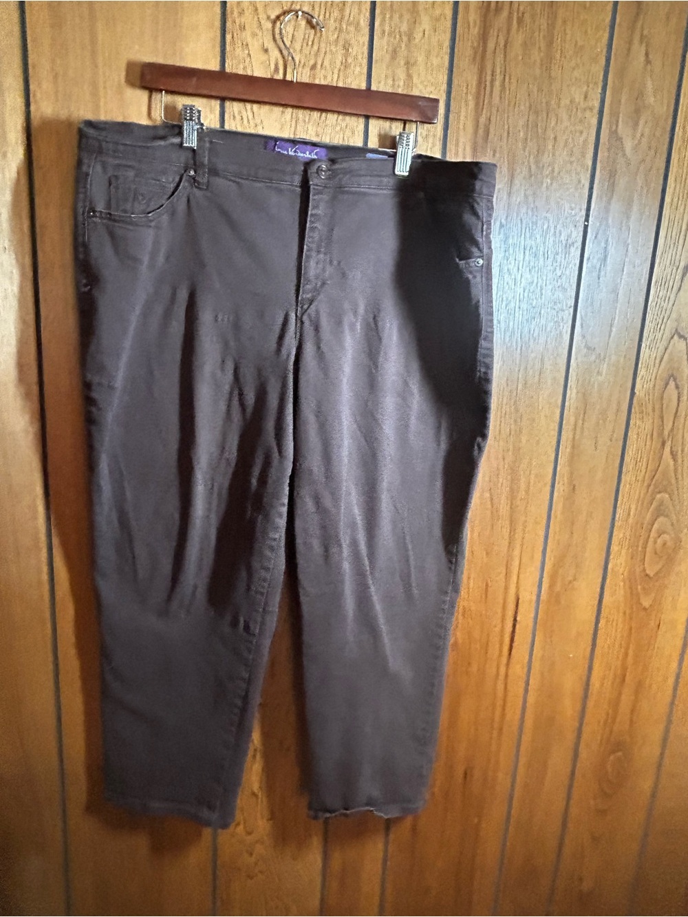 Gloria Vanderbilt Relaxed Jeans in Dark Brown